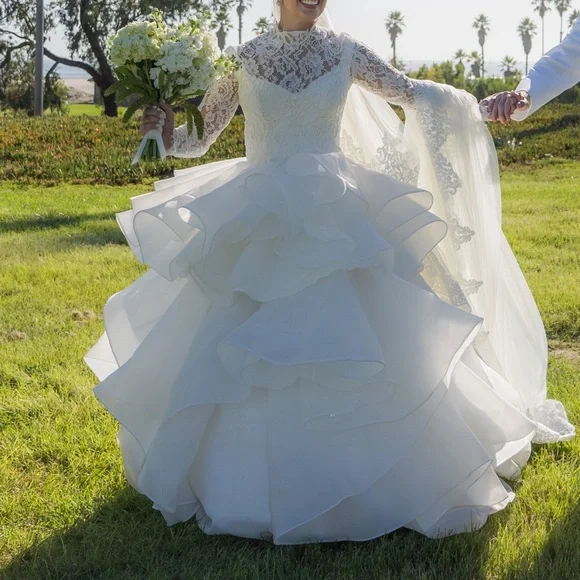 Elegant White Wedding Dress couture - Picture 1 of 8